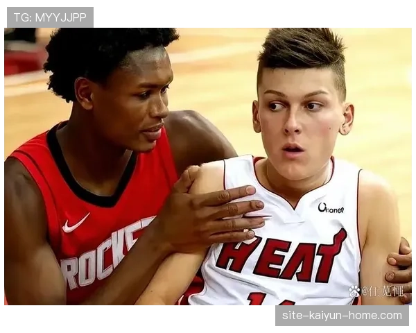 与格林挡拆造空位，阿门·汤普森助攻回升