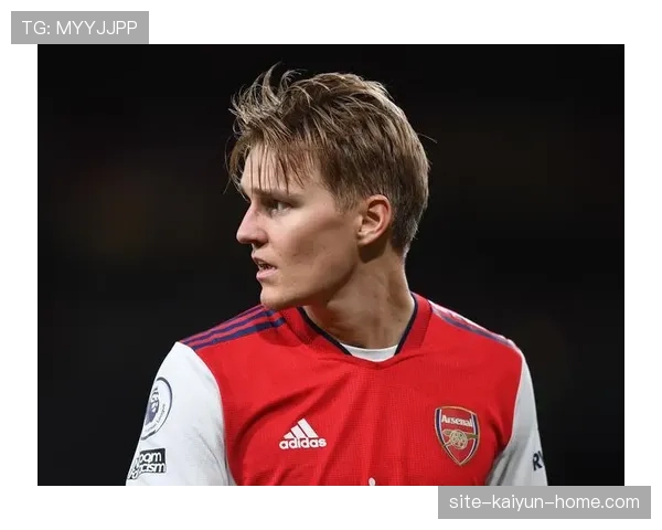 厄德高：从边前腰到中路核心的角色演变分析